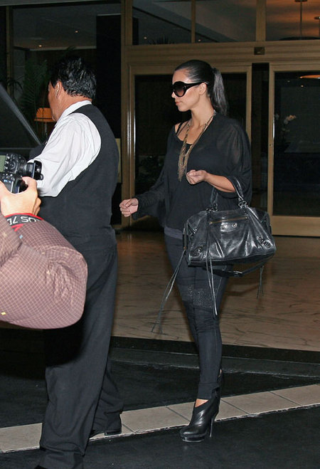 Kim Kardashian payed a visit to fellow troubled galpal Lindsay Lohan 